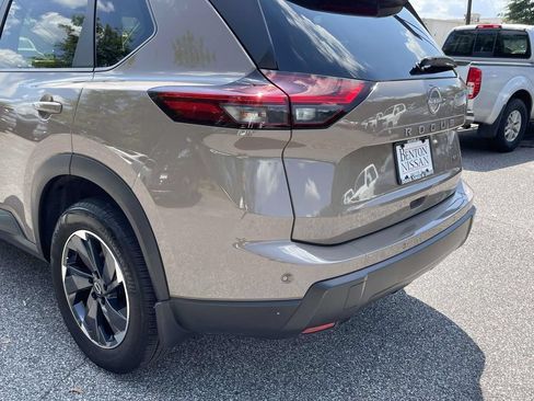 Used 2024 Nissan Rogue SV FWD image 11