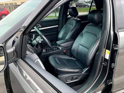 Used 2017 Ford Explorer XLT w/ Equipment Group 202A FWD image 34