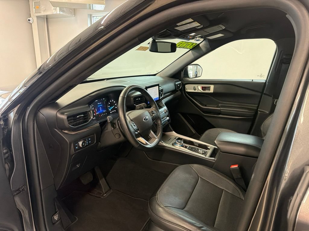Used 2020 Ford Explorer Limited w/ Hybrid Equipment Group 310A AWD/4WD image 12