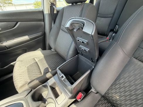 Used 2018 Nissan Rogue S AWD/4WD image 20