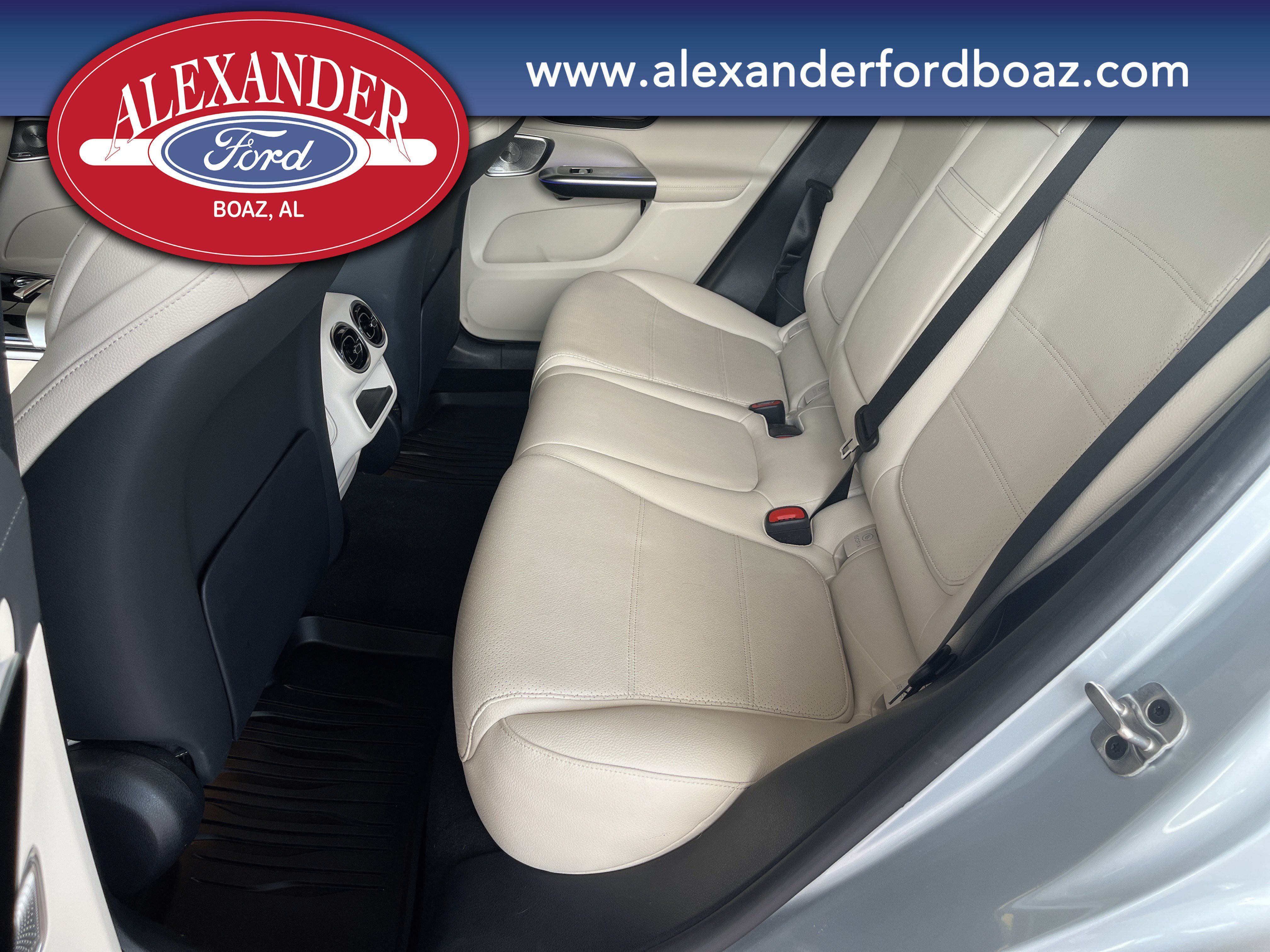 Used 2025 Mercedes-Benz GLC 300 4MATIC image 12