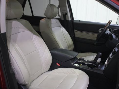 Used 2017 Ford Explorer Platinum image 24