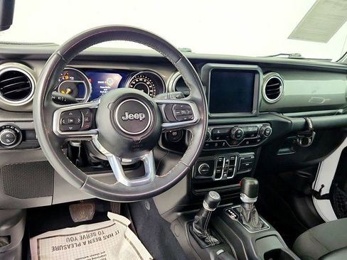 Used 2023 Jeep Gladiator Overland image 12