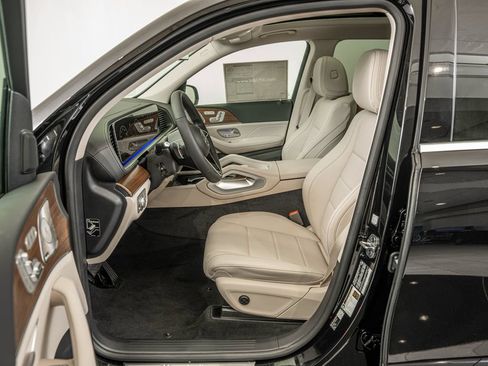 Used 2026 Mercedes-Benz GLS 450 4MATIC image 30