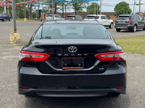 Used 2018 Toyota Camry LE FWD image 4