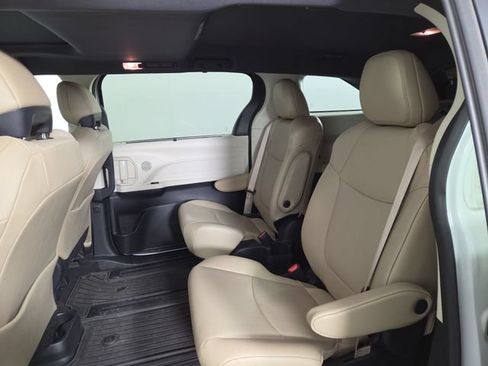 Used 2023 Toyota Sienna XLE AWD/4WD image 15