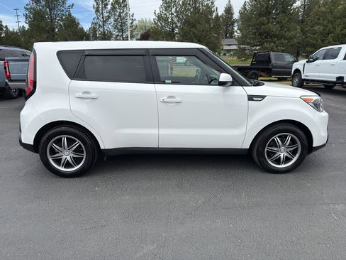 Used 2014 Kia Soul FWD image 19