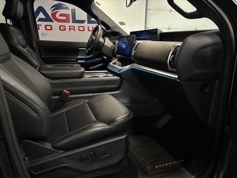 Used 2025 Ford Expedition Tremor AWD/4WD image 36