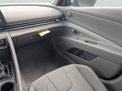 Used 2025 Hyundai Elantra Sport FWD image 13