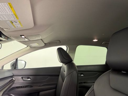 Used 2025 Nissan Murano SV AWD/4WD image 19