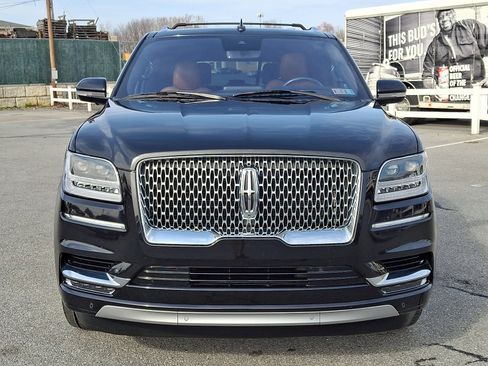 Used 2019 Lincoln Navigator Reserve w/ Cargo Package AWD/4WD image 2