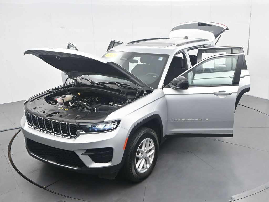 Used 2025 Jeep Grand Cherokee Laredo X AWD/4WD image 48
