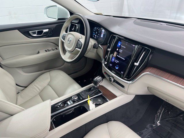 Used 2021 Volvo S60 T5 Momentum w/ Advanced Package FWD image 23
