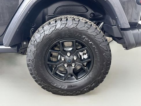 Used 2024 Jeep Wrangler Unlimited image 29