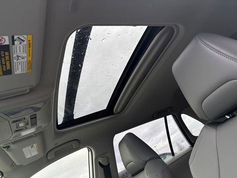 Used 2023 Toyota RAV4 XLE Premium image 21