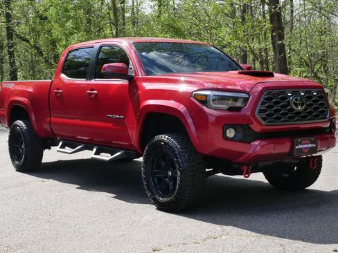 Used 2023 Toyota Tacoma TRD Sport AWD/4WD image 4