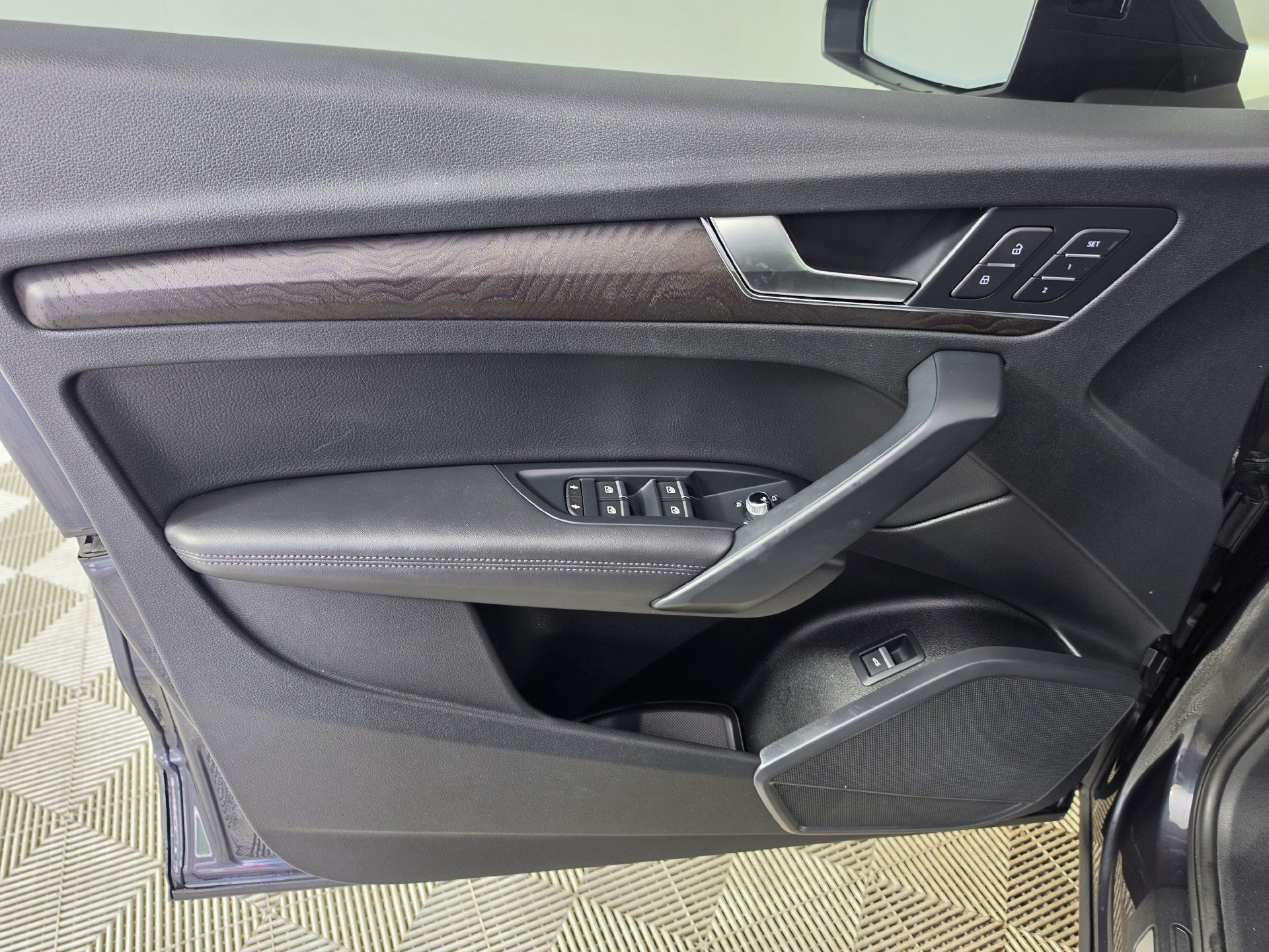 Used 2020 Audi Q5 Premium w/ Premium Plus Package AWD/4WD image 5