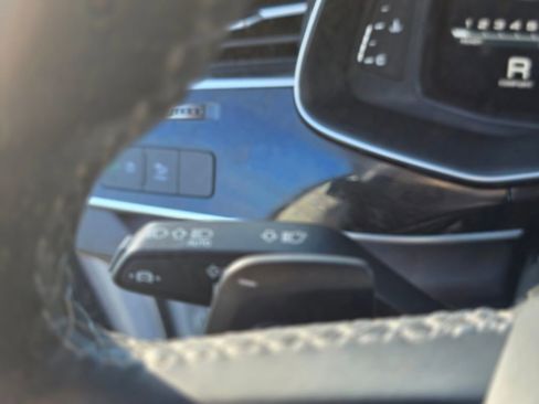 Used 2023 Audi Q8 Premium Plus image 35