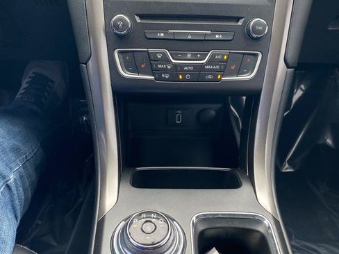 Used 2017 Ford Fusion SE w/ Equipment Group 201A FWD image 23