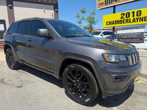 Used 2017 Jeep Grand Cherokee Altitude RWD image 2