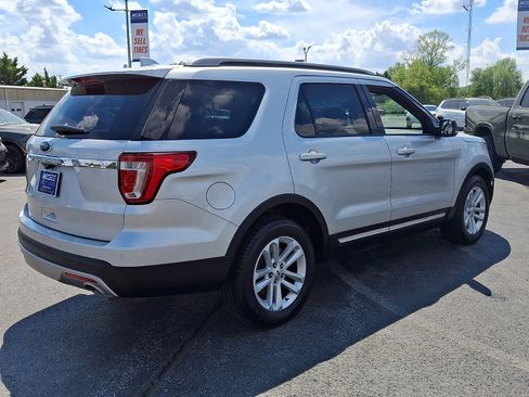 Used 2017 Ford Explorer XLT w/ Equipment Group 201A image 6