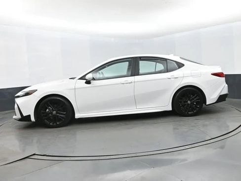 Used 2025 Toyota Camry SE FWD image 5