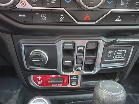 Used 2023 Jeep Wrangler Unlimited Rubicon w/ LED Lighting Group AWD/4WD image 17