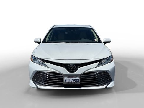 Used 2020 Toyota Camry XLE FWD image 8
