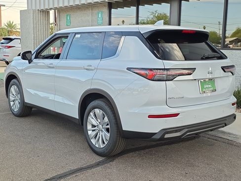 New 2026 Mitsubishi Outlander ES FWD image 5