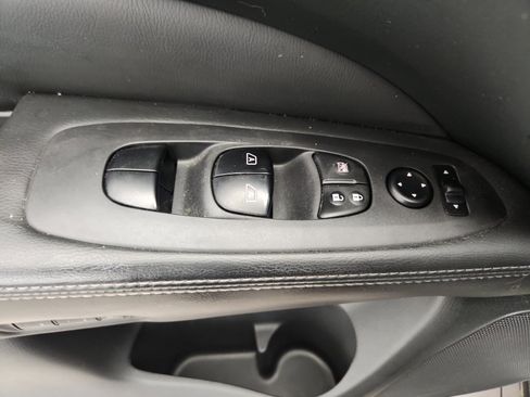Used 2015 Nissan Pathfinder SL w/ SL Tech Package AWD/4WD image 9