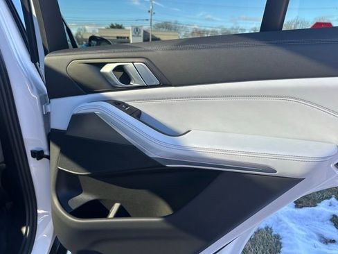 Used 2023 BMW X5 xDrive40i w/ Premium Package image 25