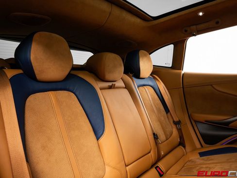 Used 2022 Aston Martin DBX image 37