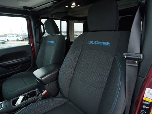 Used 2021 Jeep Wrangler Unlimited Islander image 35