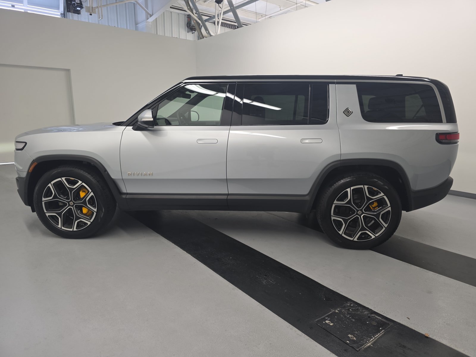 Used 2023 Rivian R1S Adventure Quad AWD/4WD image 2