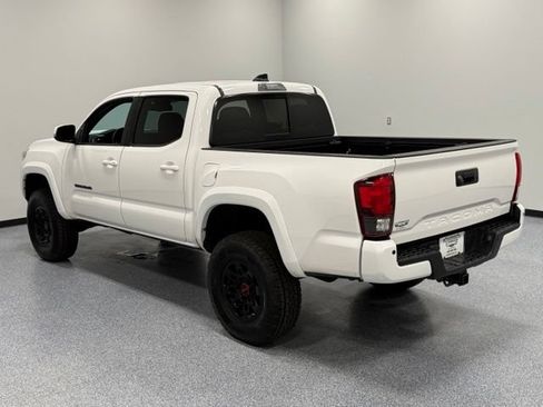 Used 2022 Toyota Tacoma TRD Sport w/ Technology Package AWD/4WD image 9