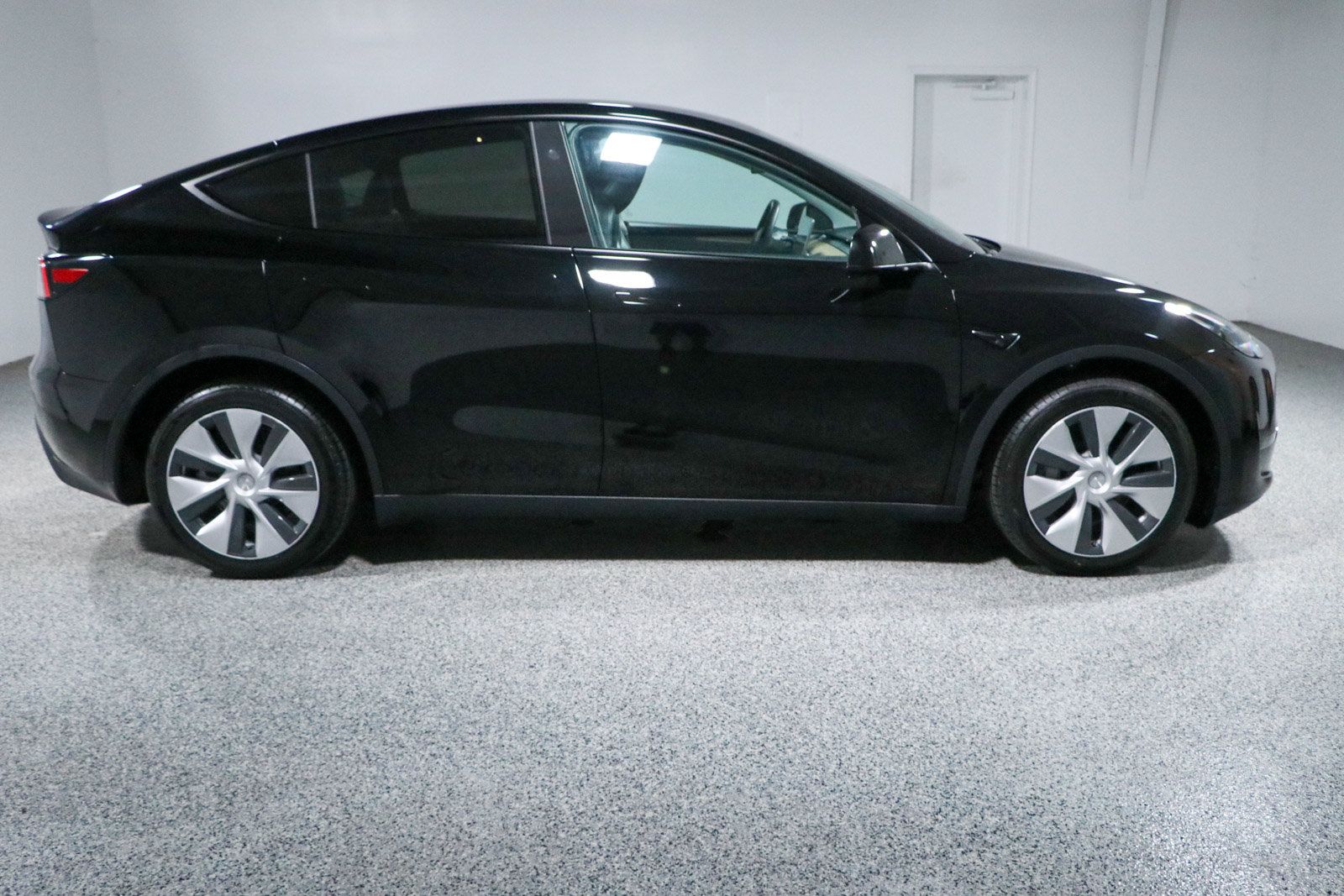 Used 2023 Tesla Model Y Long Range AWD/4WD image 6