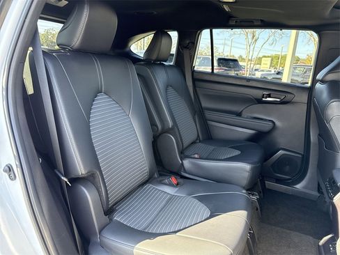Used 2024 Toyota Highlander XSE image 23