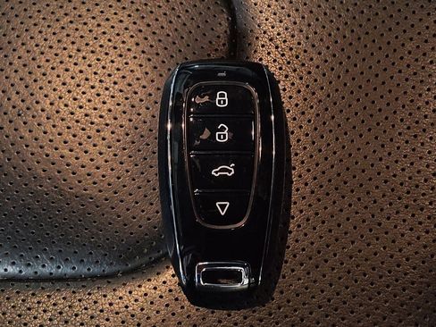 Used 2023 Hyundai Elantra Limited FWD image 32