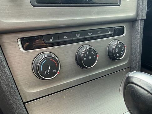 Used 2017 Volkswagen Golf Wolfsburg Edition image 25