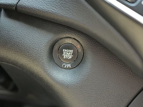 Used 2019 Jeep Cherokee Latitude Plus AWD/4WD image 34