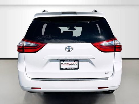 Used 2020 Toyota Sienna LE image 6