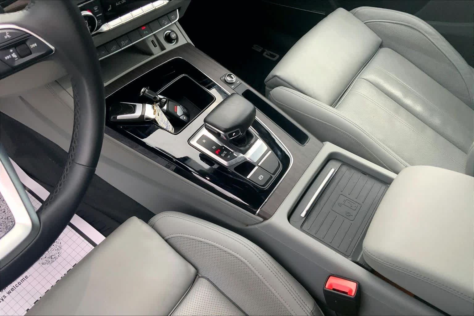 Used 2021 Audi Q5 e Premium Plus w/ Premium Plus Package AWD/4WD image 17