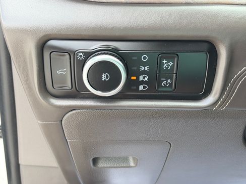 Certified 2023 Ford Explorer Platinum w/ Technology Package AWD/4WD image 15