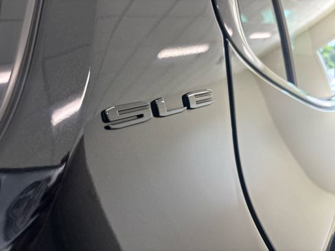 Used 2023 GMC Acadia SLE w/ Driver Convenience Package image 15