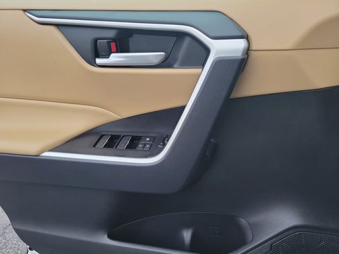 Used 2025 Toyota RAV4 XLE image 20