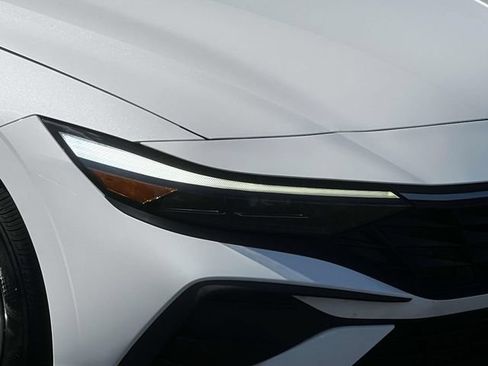 Certified 2024 Hyundai Elantra SEL FWD image 11