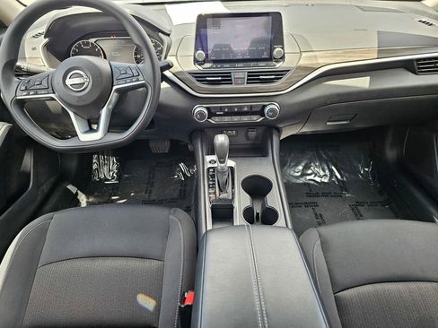 Used 2025 Nissan Altima 2.5 SV FWD image 16