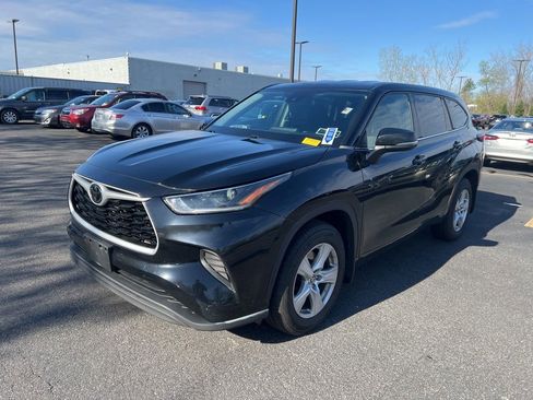 Used 2021 Toyota Highlander L AWD/4WD image 3