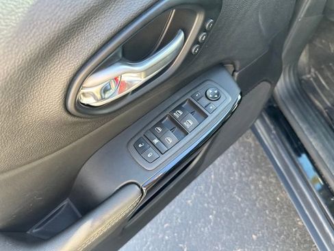 Used 2023 Jeep Cherokee Altitude Lux w/ Lux Elite Package image 14