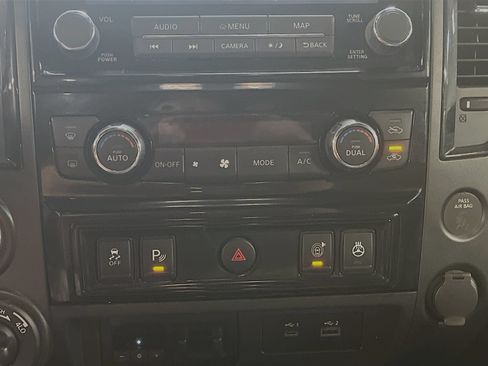 Used 2022 Nissan Titan PRO-4X w/ Pro-4x Convenience Package AWD/4WD image 16